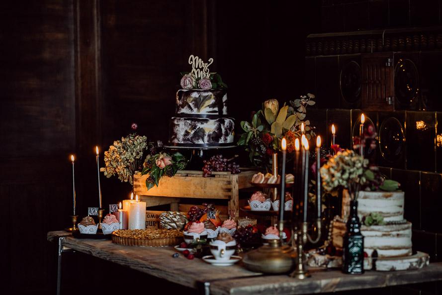 hochzeitsfotograf thueringen dark vintage candy table