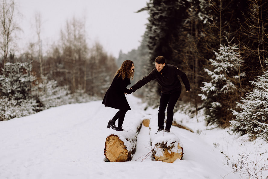 004 lovestory-im-winter paarshooting-im-schnee
