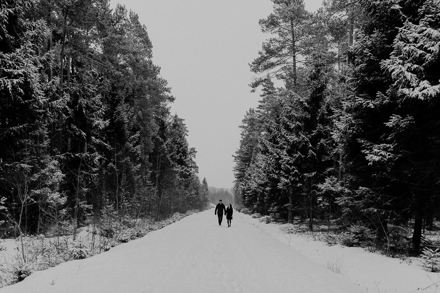 005 lovestory-im-winter paarshooting-im-schnee
