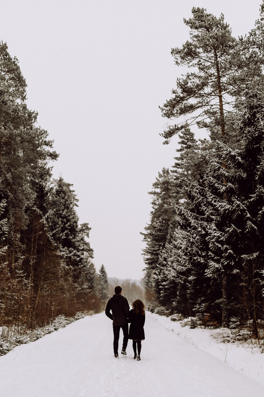 011 lovestory-im-winter paarshooting-im-schnee