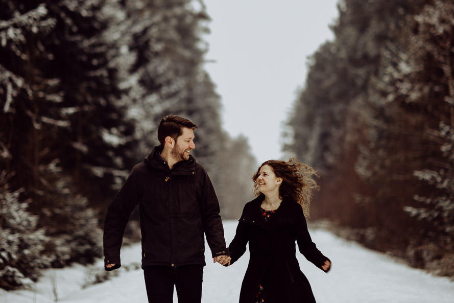 012 lovestory-im-winter paarshooting-im-schnee