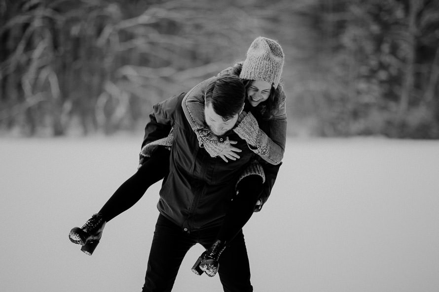 018 lovestory-im-winter paarshooting-im-schnee