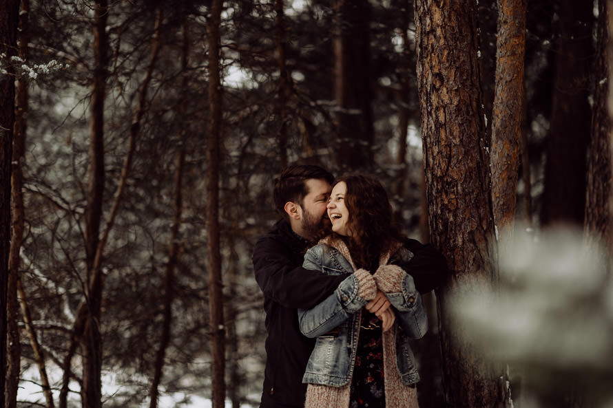 022 lovestory-im-winter paarshooting-im-schnee