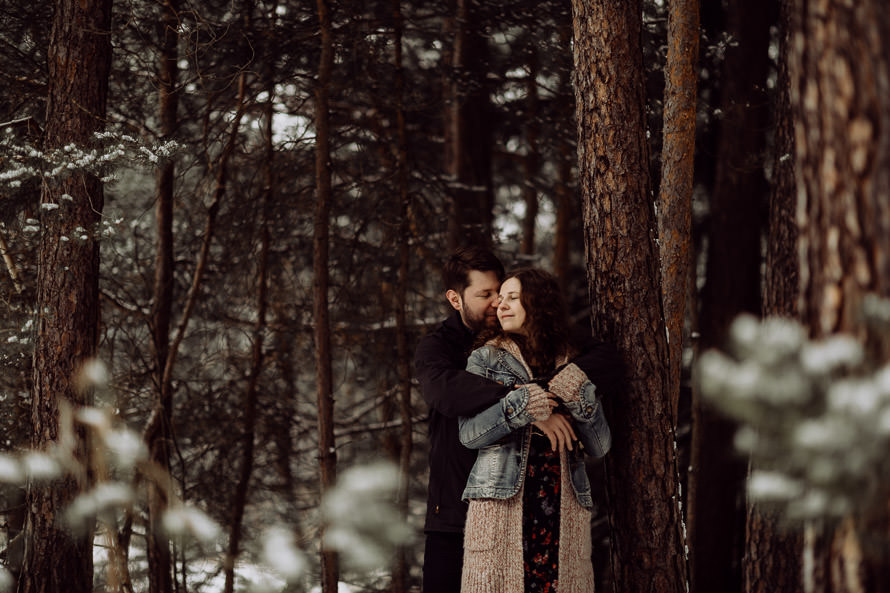 057 lovestory-im-winter paarshooting-im-schnee