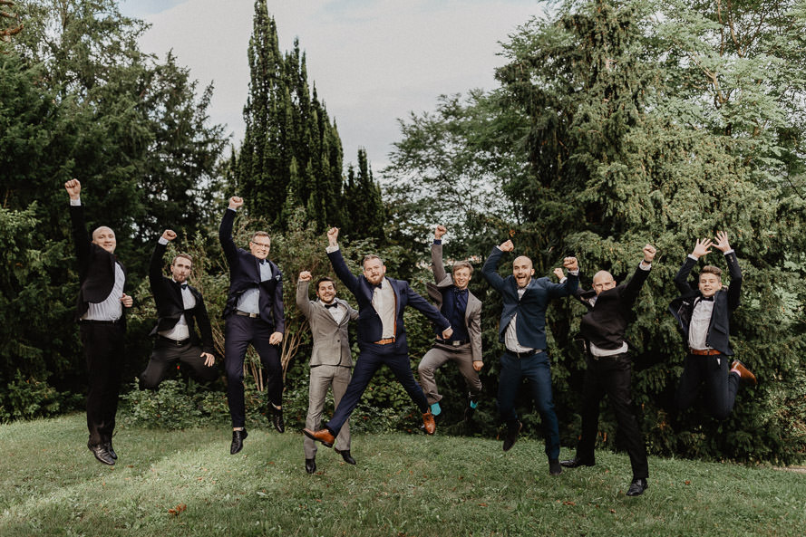 hochzeitsfotograf-gruppenbild-trauzeugen-groomsmen